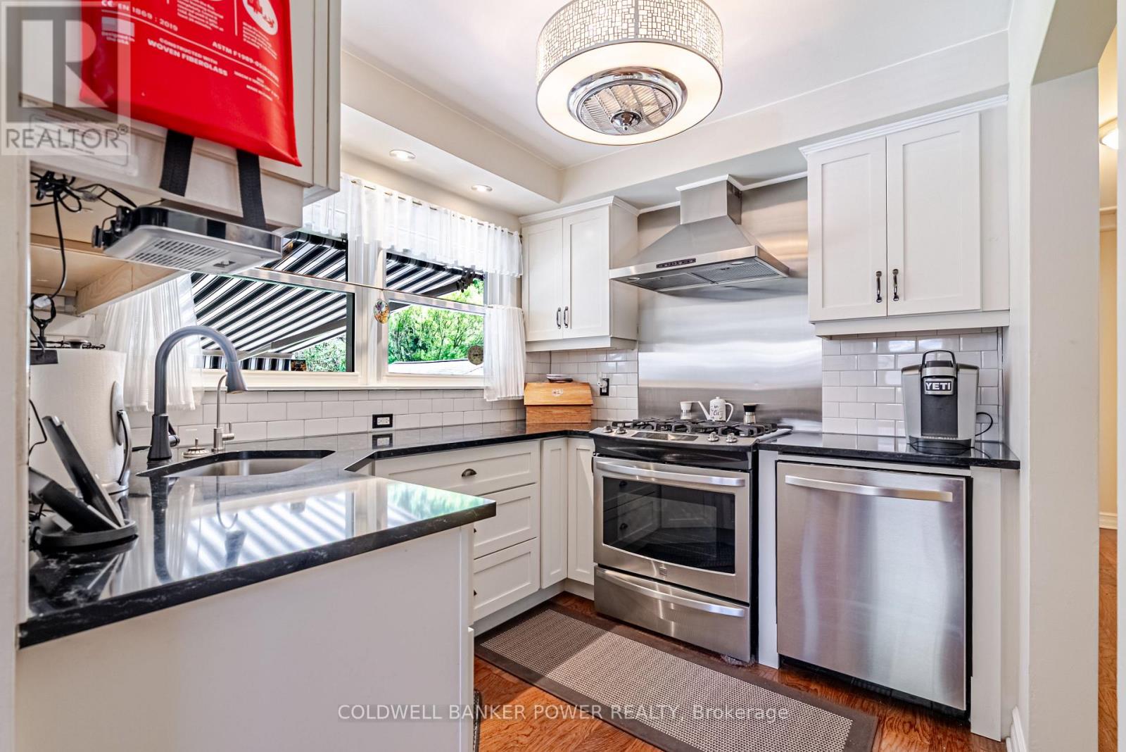 468 JELLICOE CRESCENT - 10