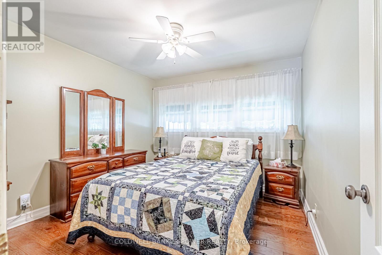 468 JELLICOE CRESCENT - 13