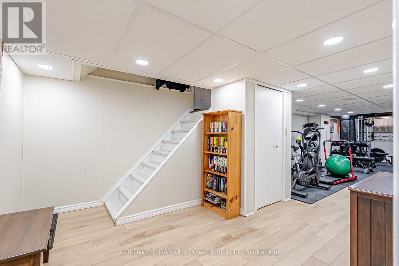 468 JELLICOE CRESCENT - 20