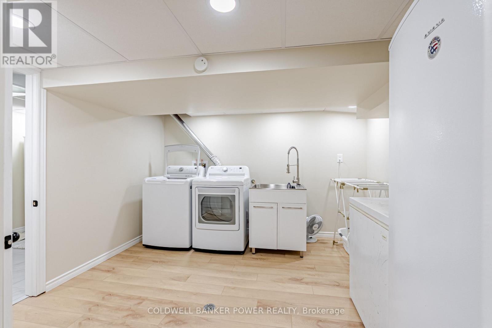 468 JELLICOE CRESCENT - 22