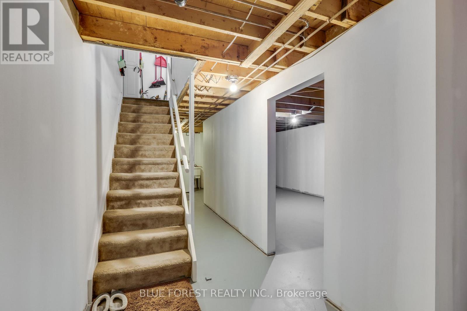 #54 166 SOUTHDALE ROAD W - Image 25
