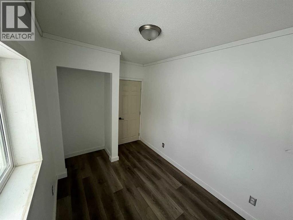 10104 99 Street - Image 11