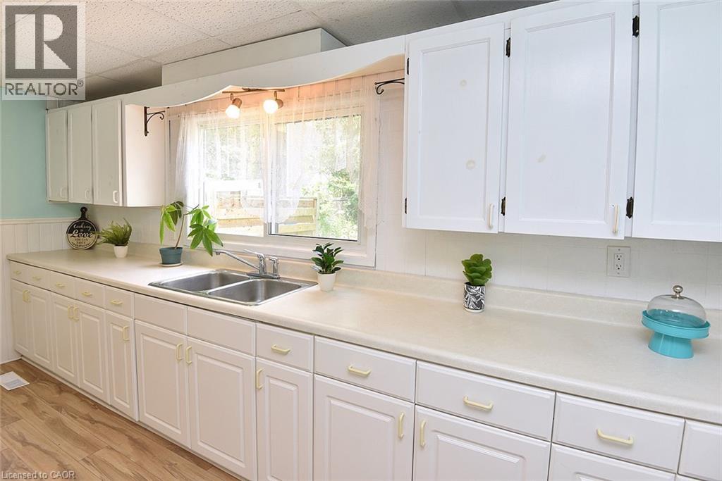 340 KING Street W - 7