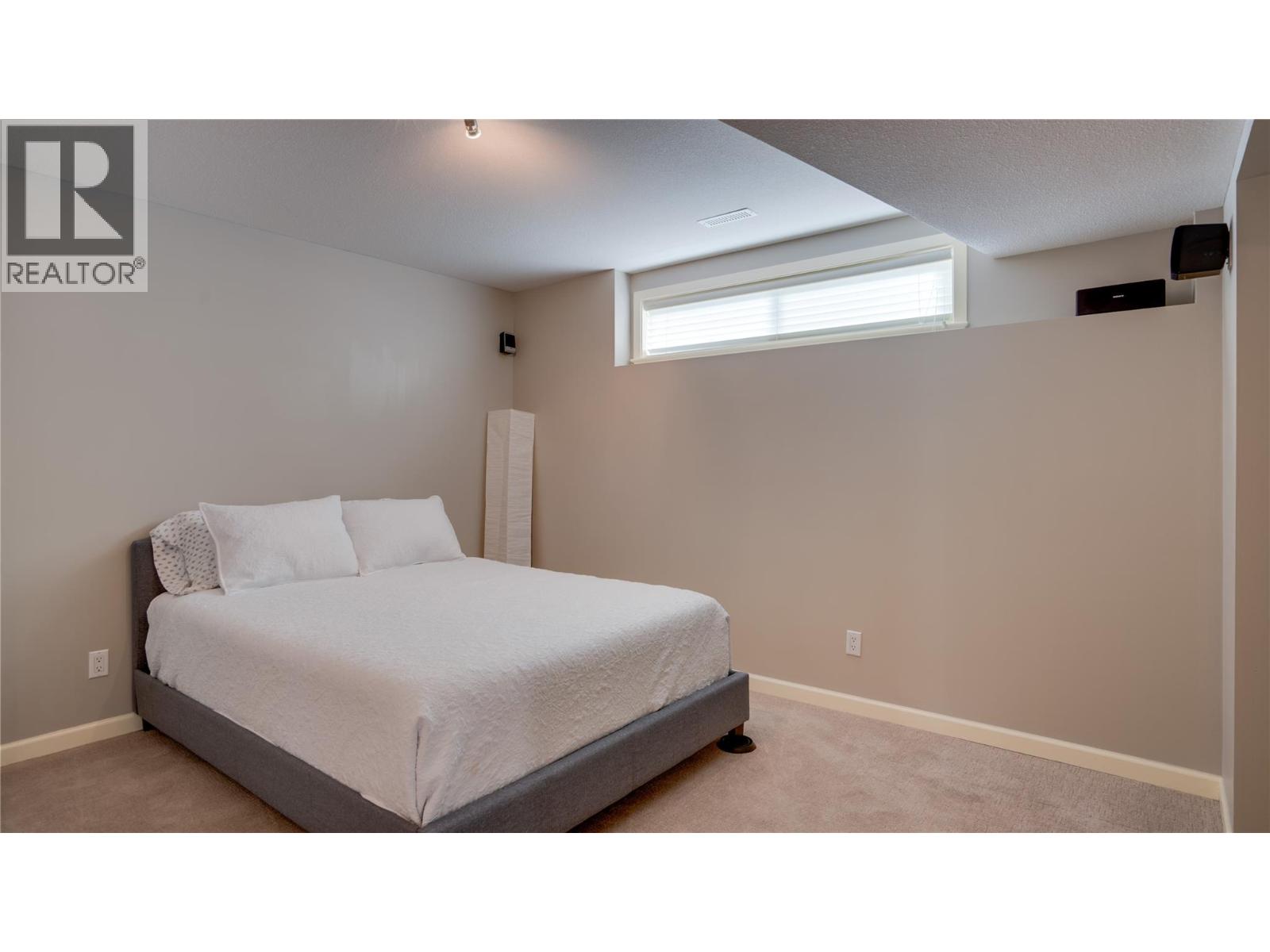 2233 Helgason Drive - 35
