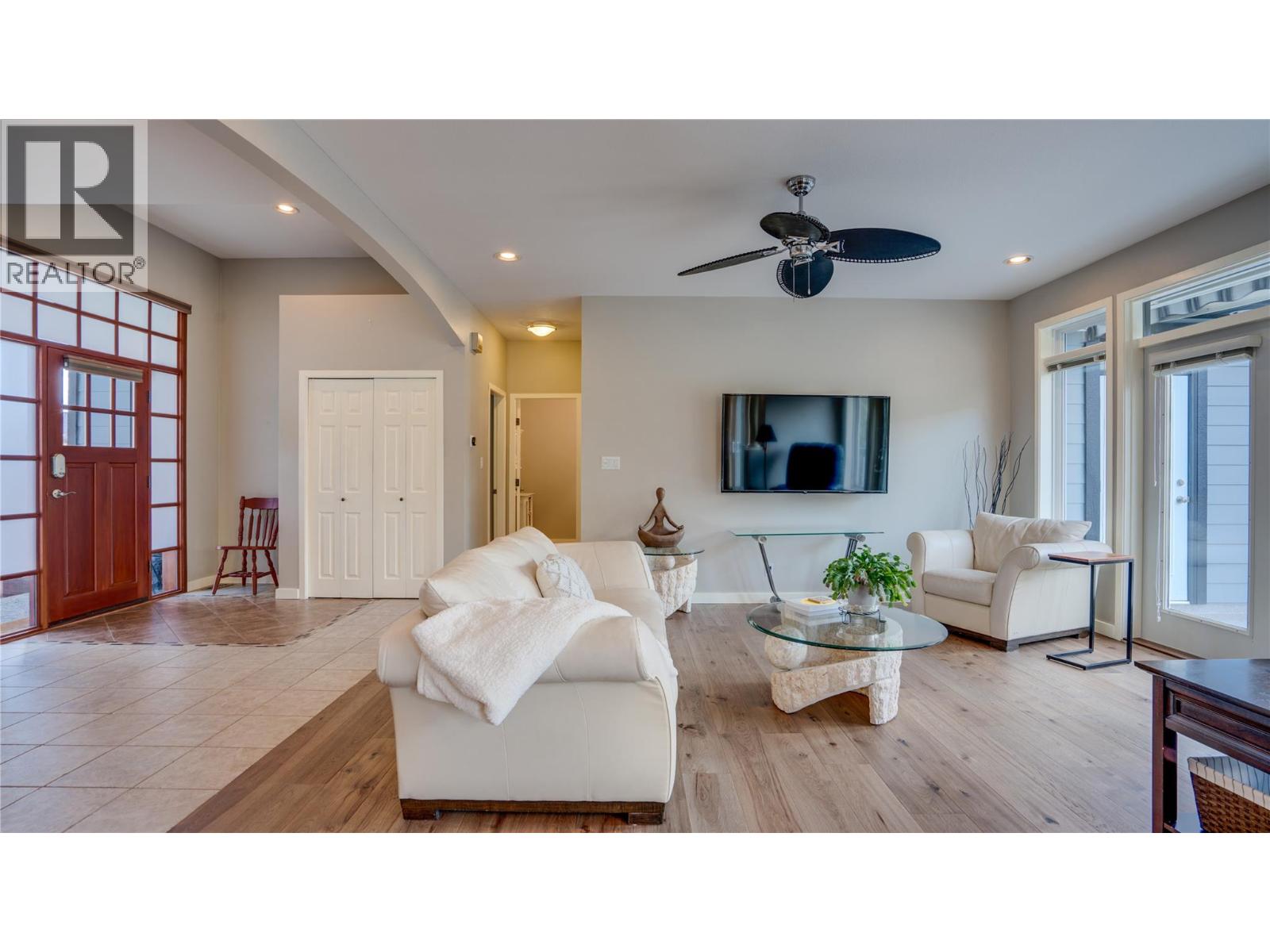 2233 Helgason Drive - 11