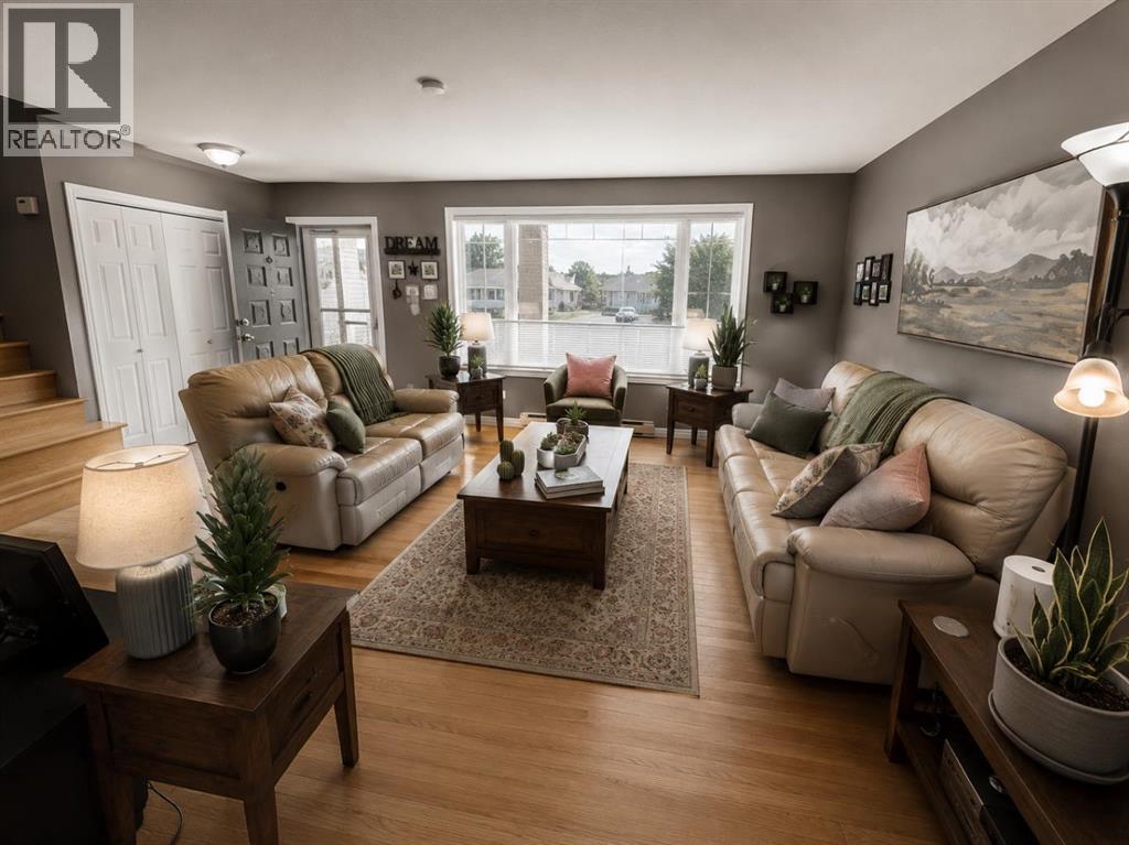 2220 42 Street S, Lethbridge — photo 3