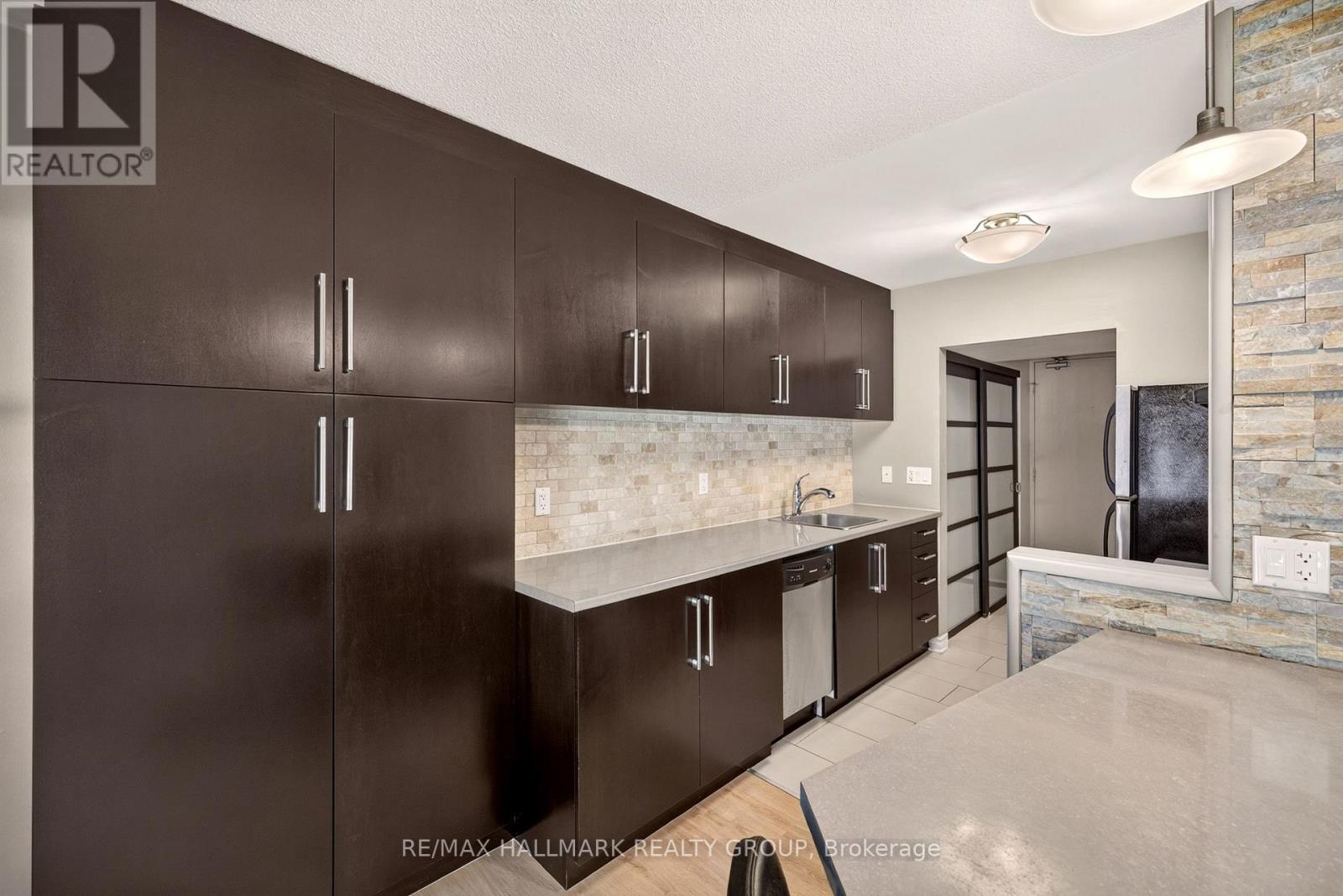#103 12 CORKSTOWN ROAD - 20