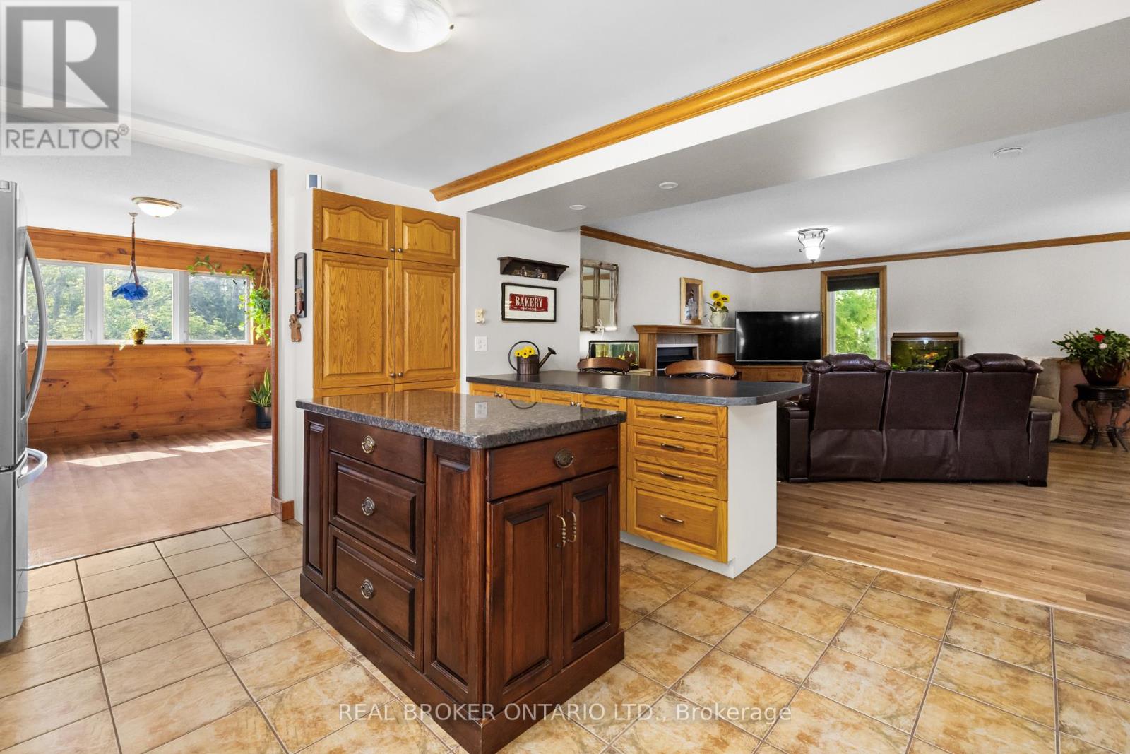 320 CLOTHIER STREET W - 15