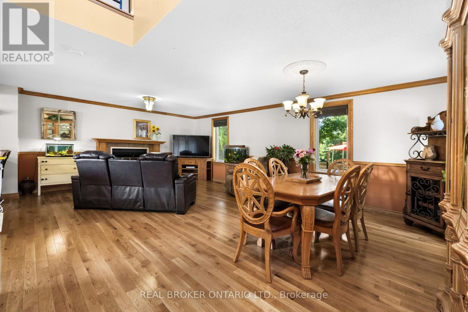 320 CLOTHIER STREET W - 7
