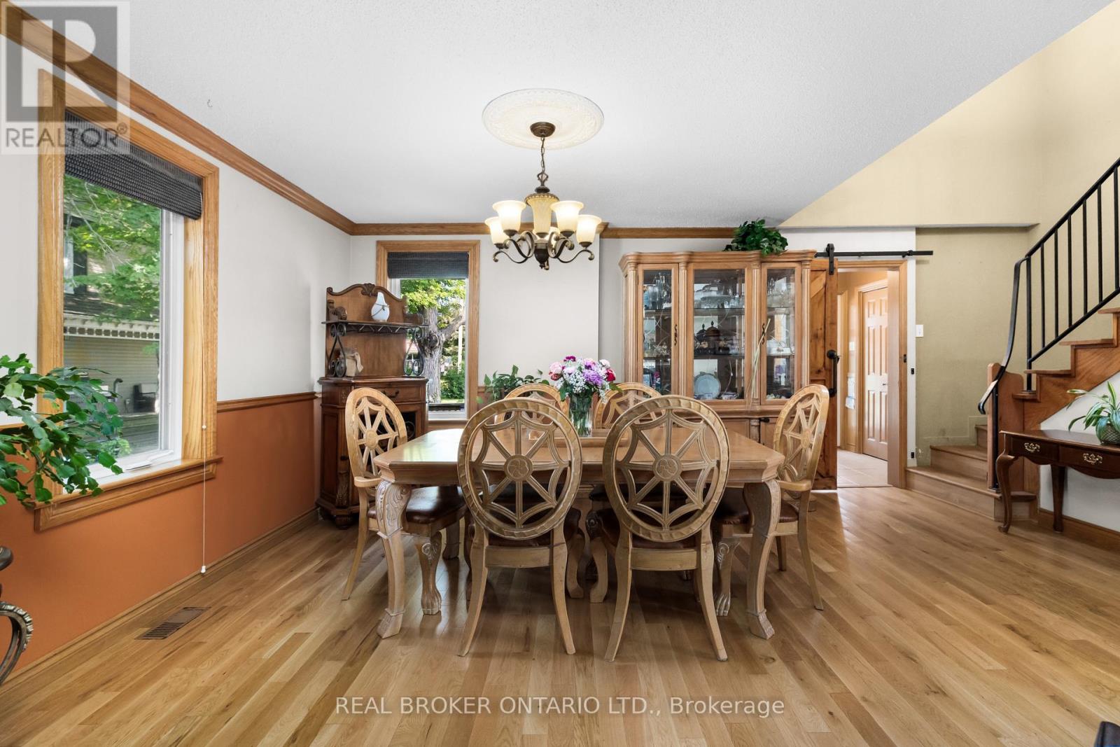 320 CLOTHIER STREET W - 9