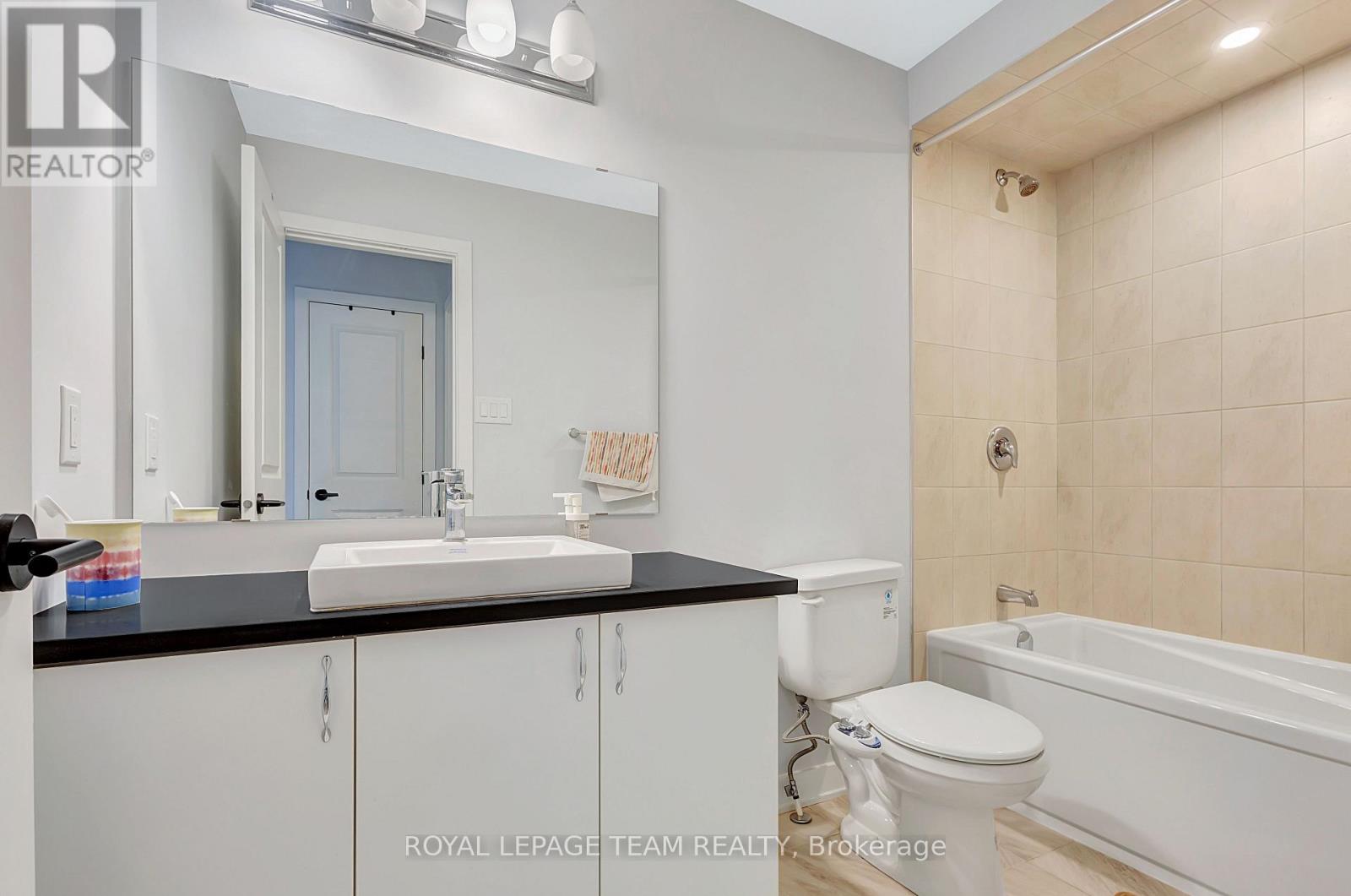 3 Bed, 3 Bath House for Rent in Ottawa – 137 YEARLING CIRCLE, Ottawa – MLS# X13613708 - Image 14