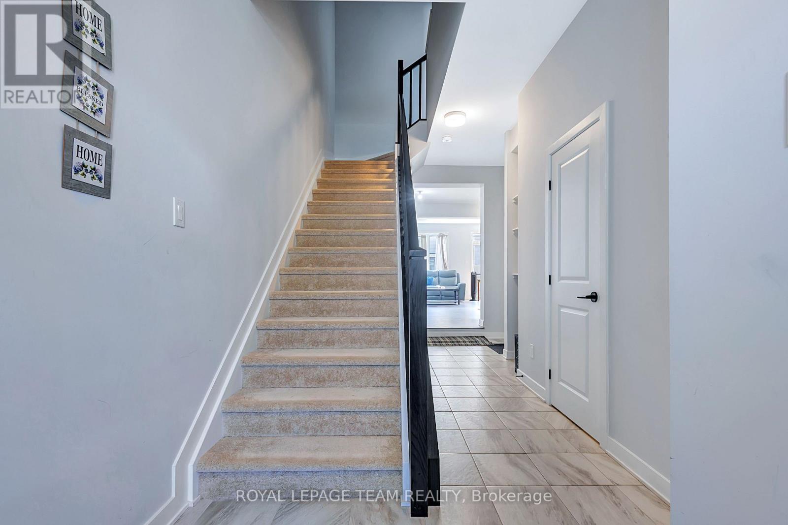 3 Bed, 3 Bath House for Rent in Ottawa – 137 YEARLING CIRCLE, Ottawa – MLS# X13613708 - Image 7