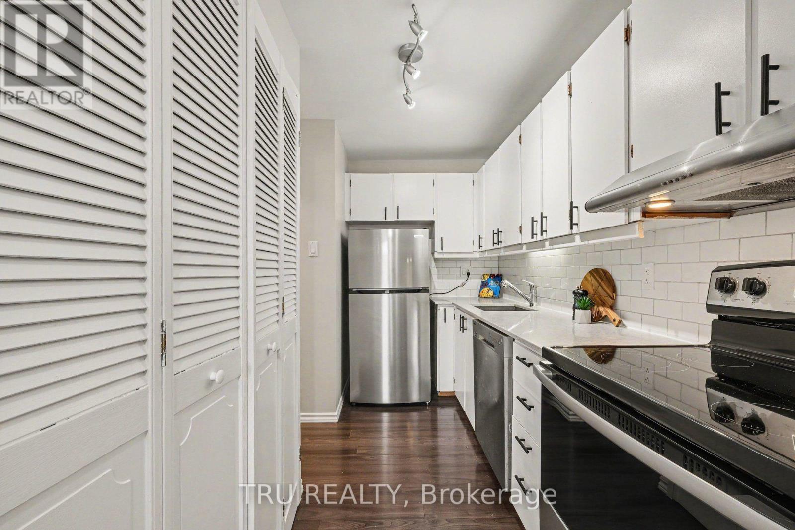#8 22 SWEETBRIAR CIRCLE - 10