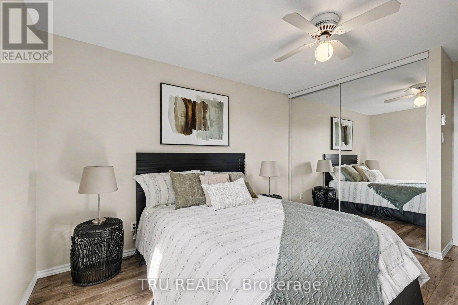 #8 22 SWEETBRIAR CIRCLE - 18
