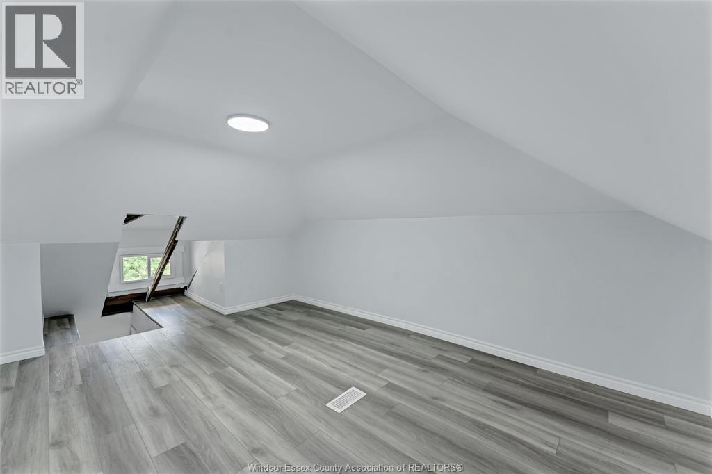 2390 PRINCESS AVENUE - 23