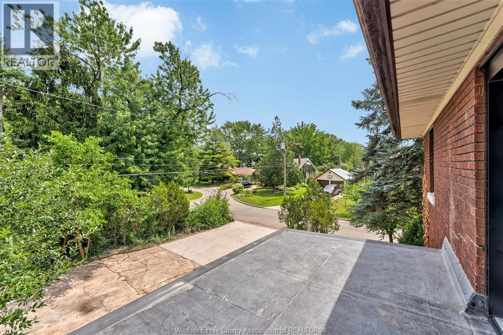 2390 PRINCESS AVENUE - 25
