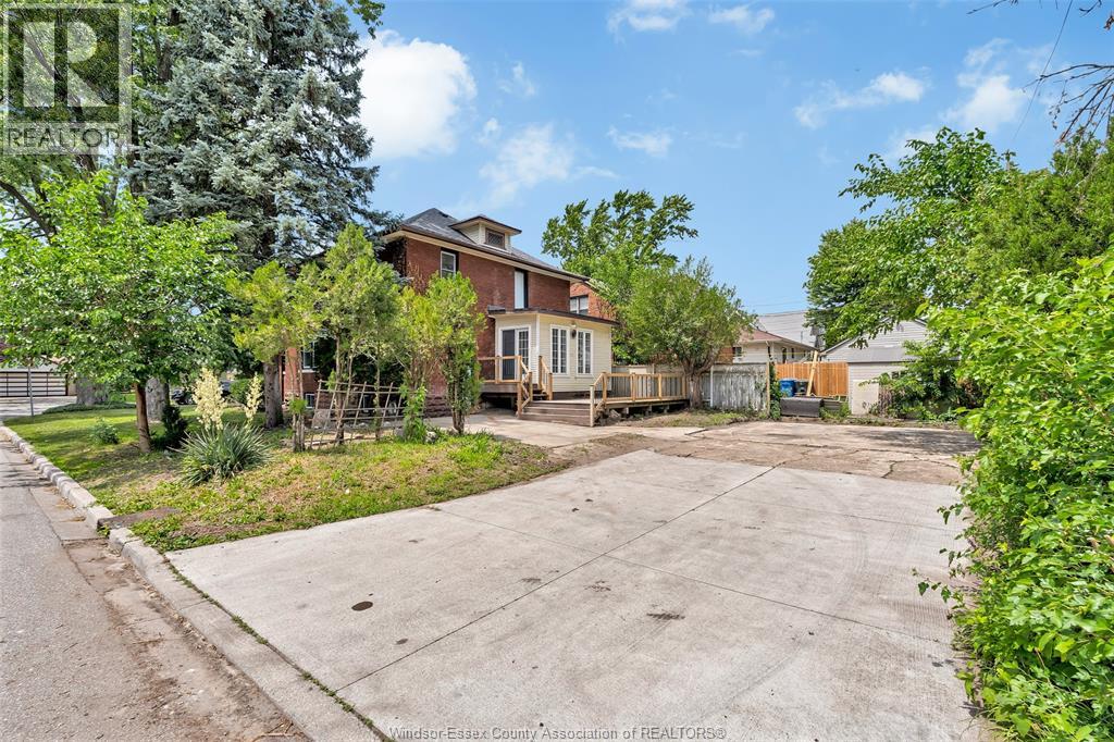 2390 PRINCESS AVENUE - 3