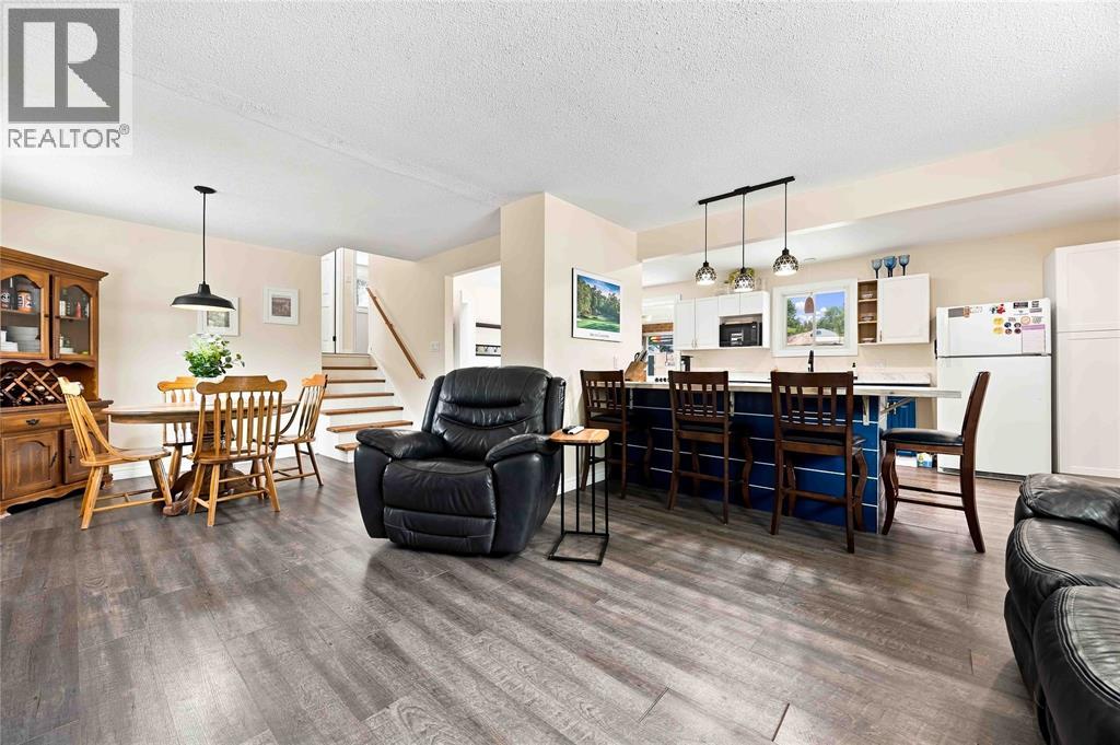 464 PARKDALE CRESCENT - 10