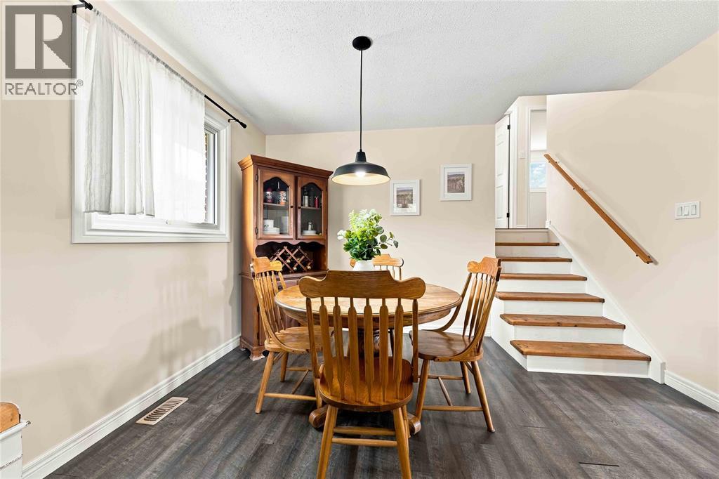 464 PARKDALE CRESCENT - 11