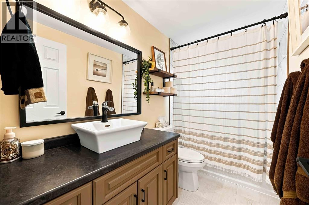 464 PARKDALE CRESCENT - 14