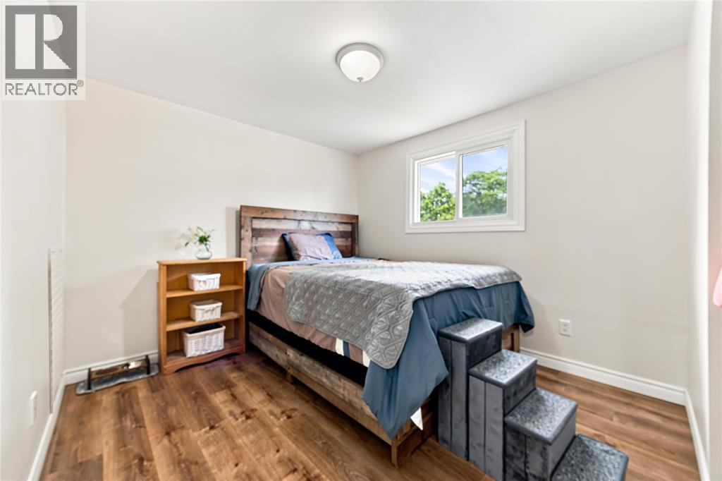 464 PARKDALE CRESCENT - 15