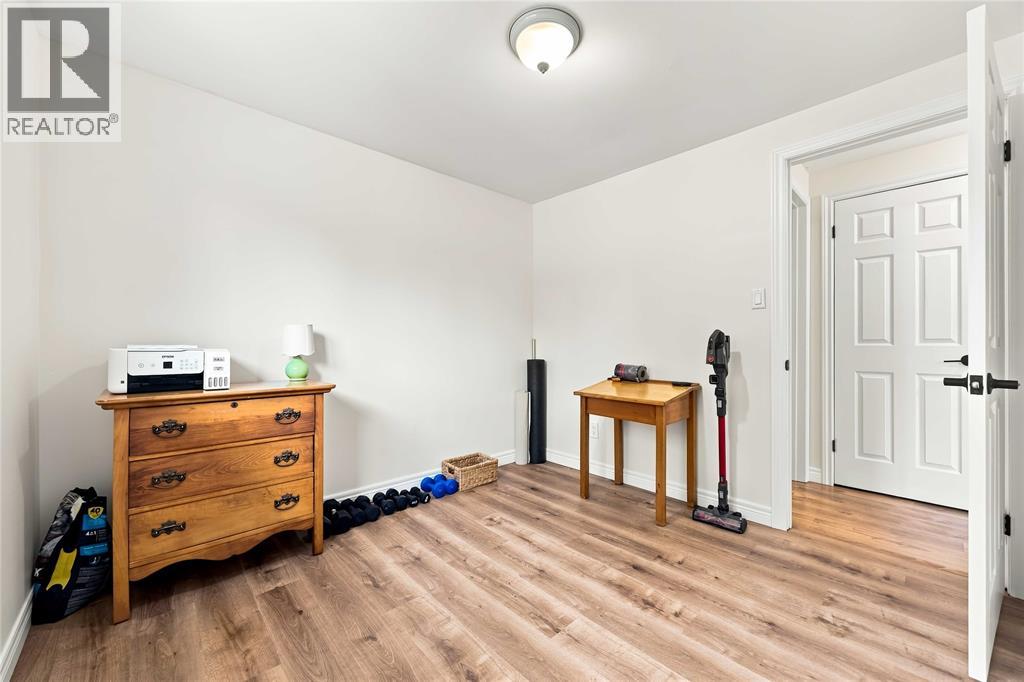 464 PARKDALE CRESCENT - 17