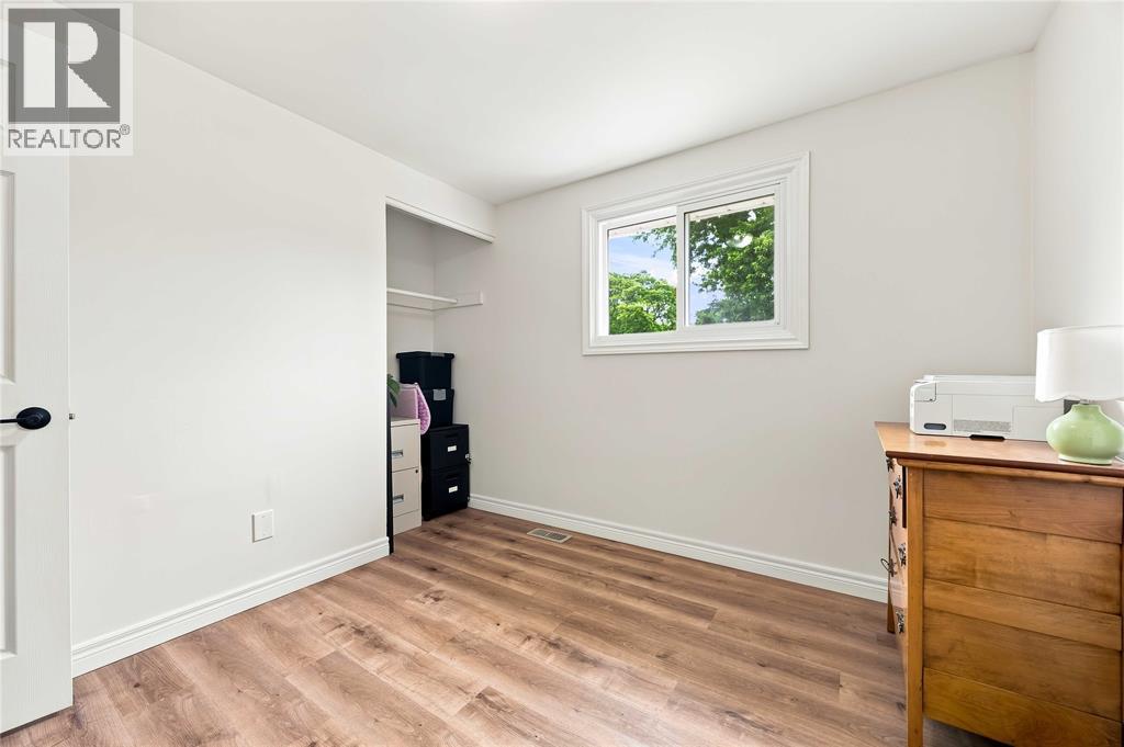 464 PARKDALE CRESCENT - 18