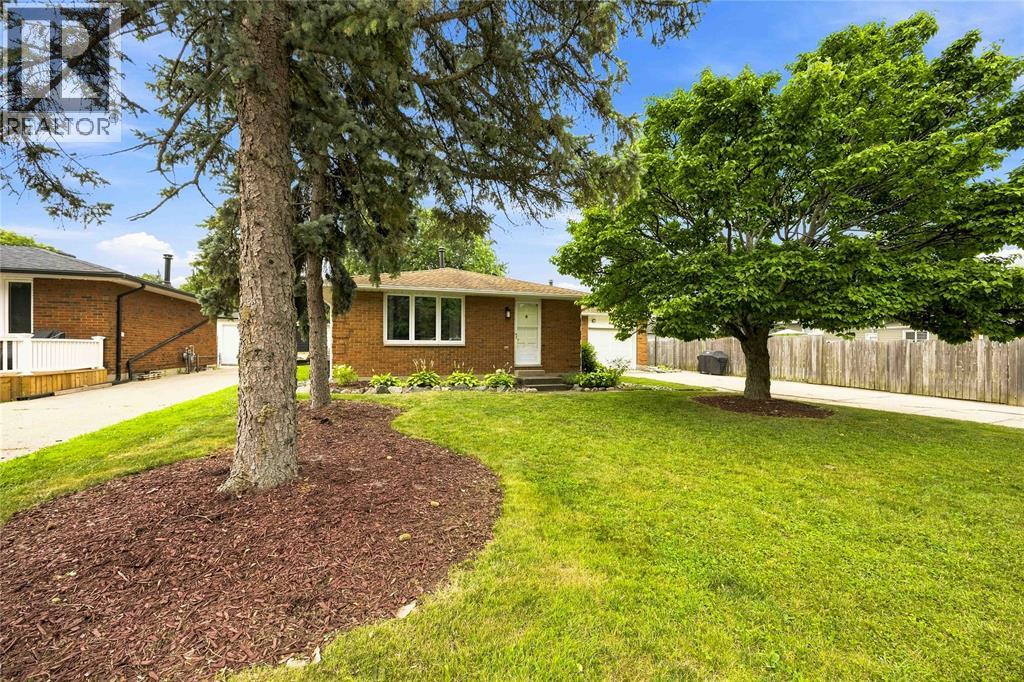 464 PARKDALE CRESCENT - 2