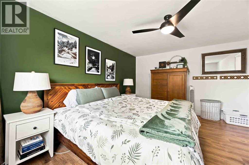 464 PARKDALE CRESCENT - 22