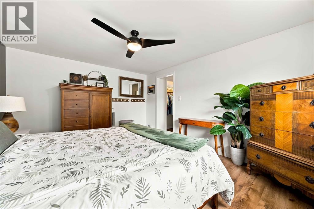 464 PARKDALE CRESCENT - 23