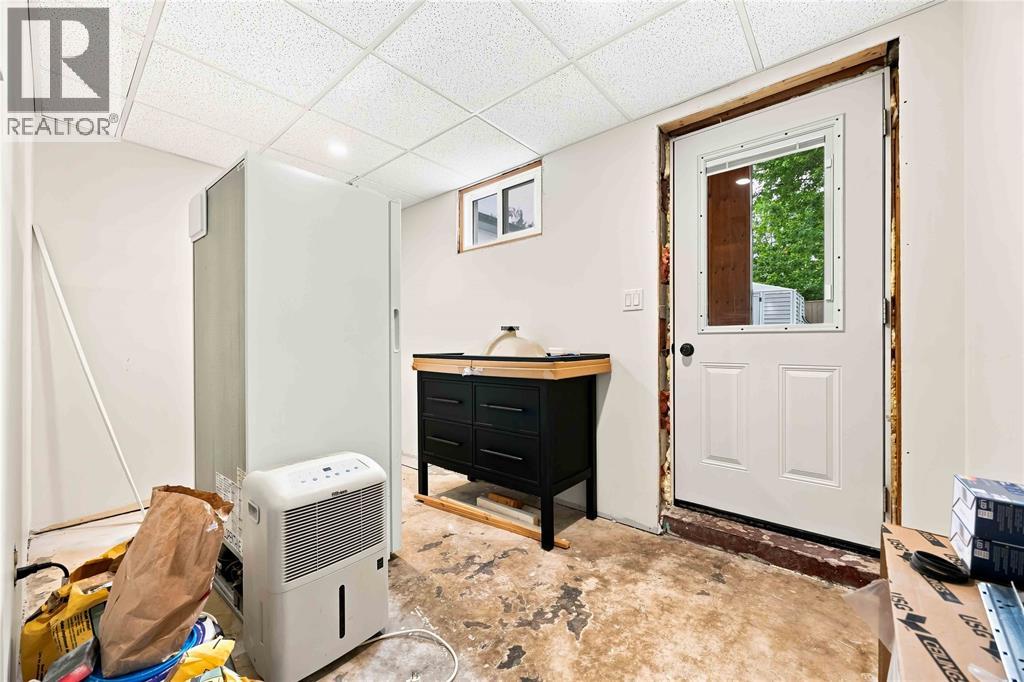 464 PARKDALE CRESCENT - 24