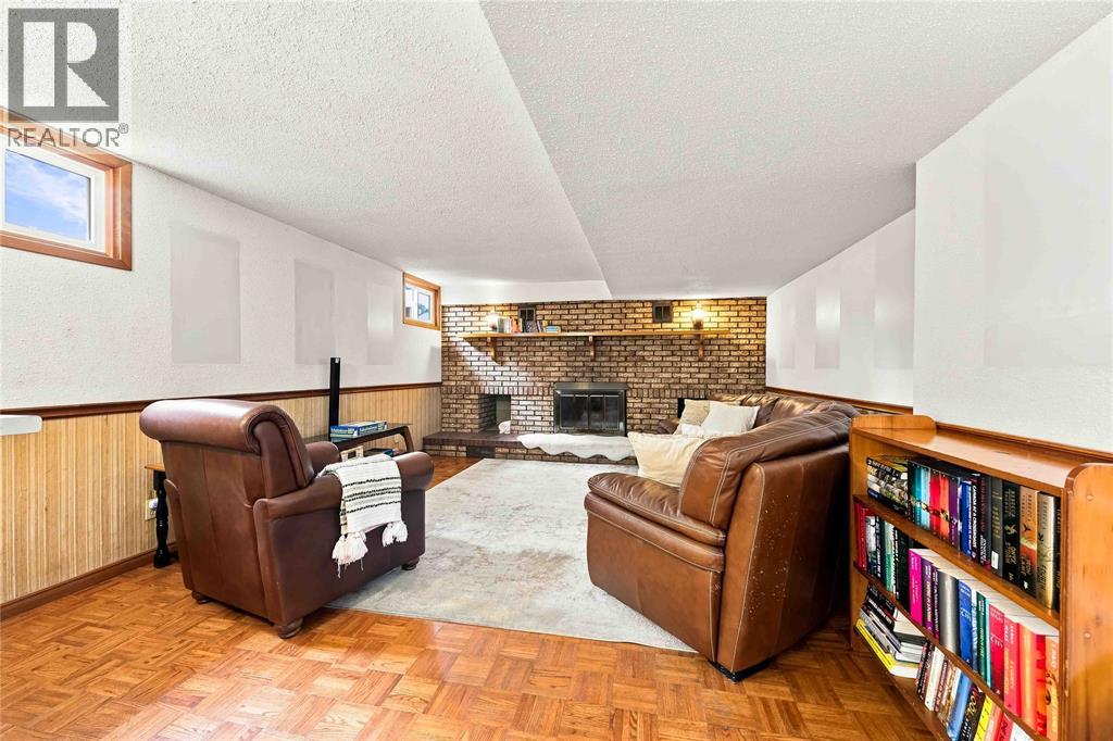 464 PARKDALE CRESCENT - 25