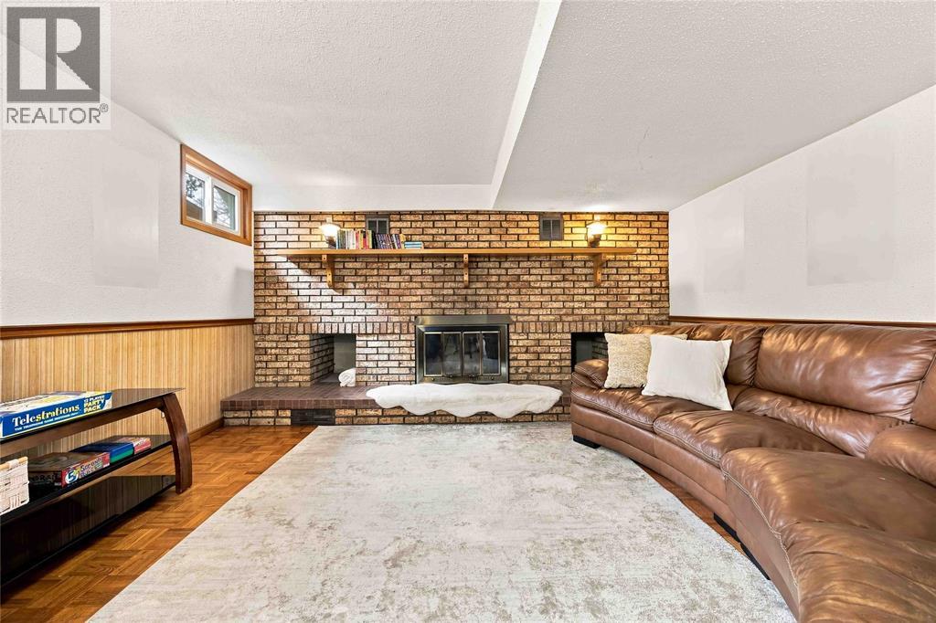 464 PARKDALE CRESCENT - 26