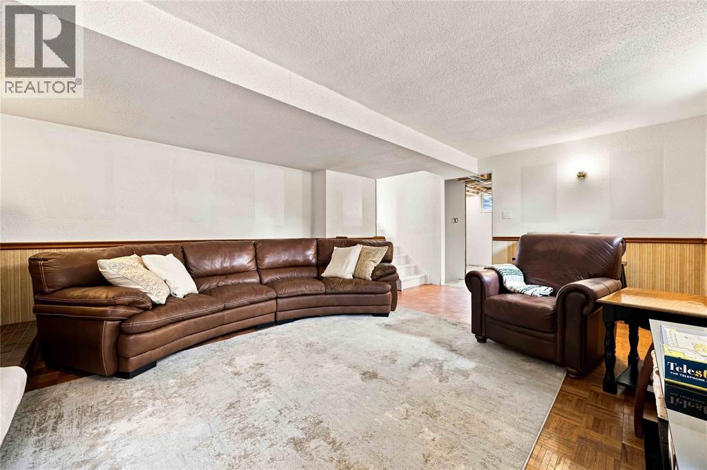 464 PARKDALE CRESCENT - 27