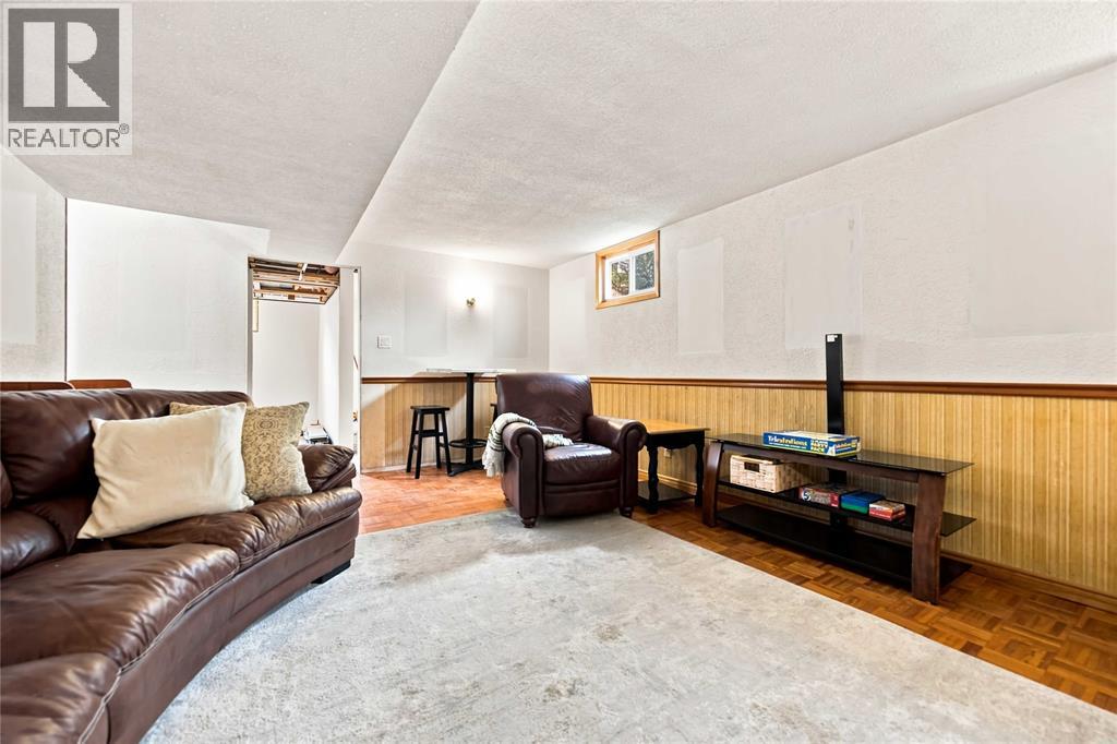 464 PARKDALE CRESCENT - 28