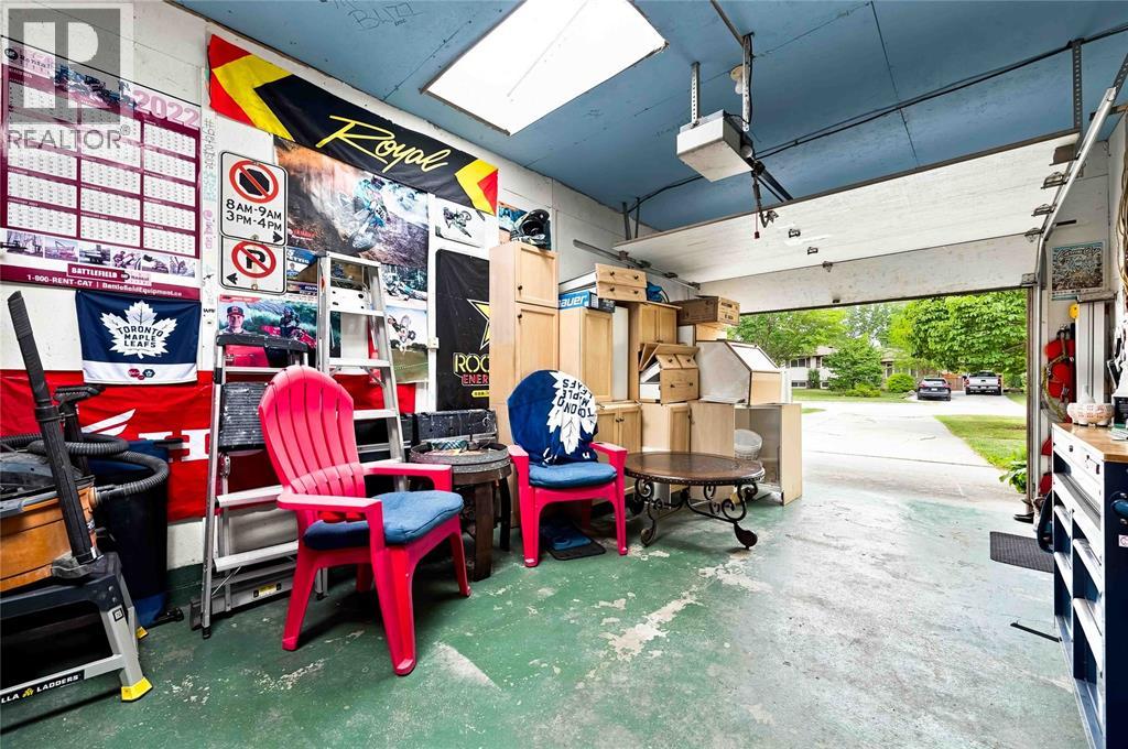 464 PARKDALE CRESCENT - 32