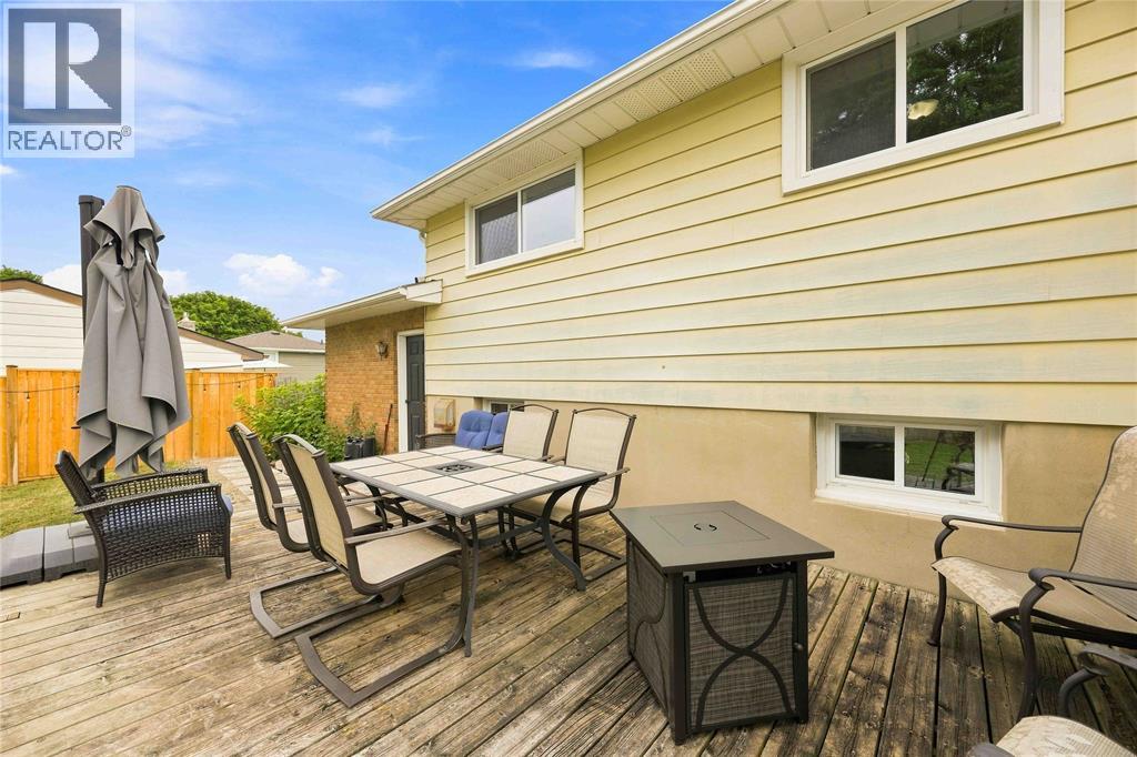 464 PARKDALE CRESCENT - 35