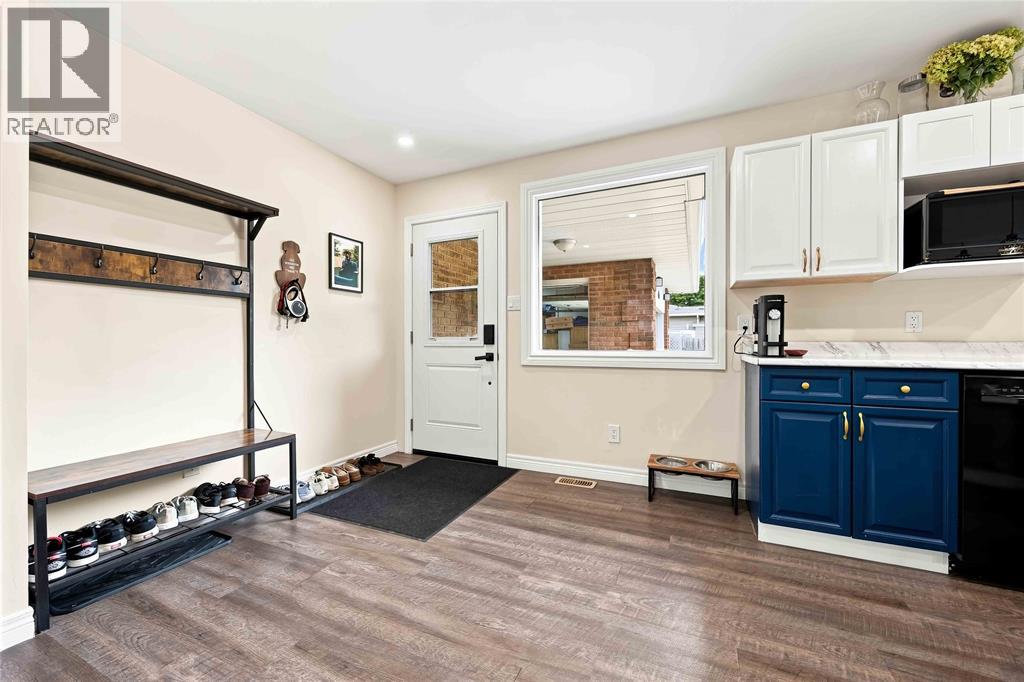 464 PARKDALE CRESCENT - 4