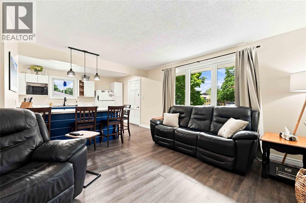 464 PARKDALE CRESCENT - 9