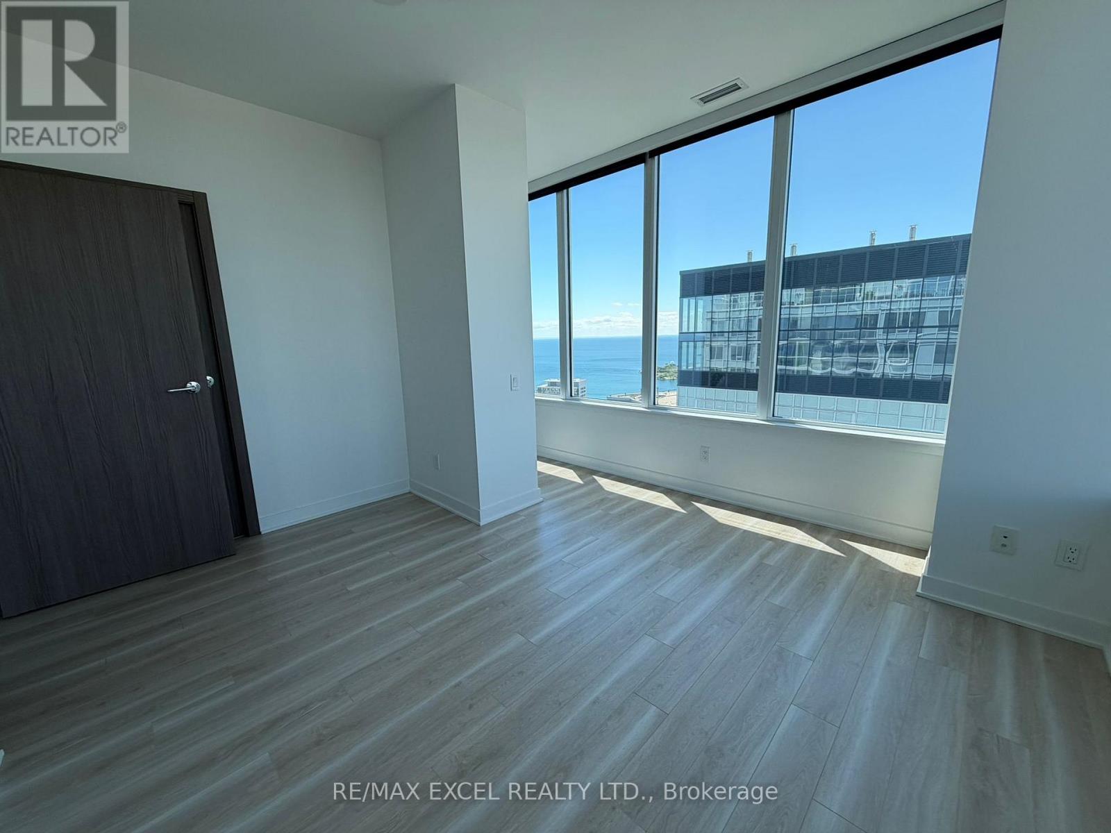 #4606 17 BATHURST STREET - 10
