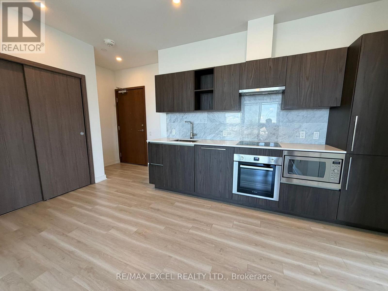#4606 17 BATHURST STREET - 5