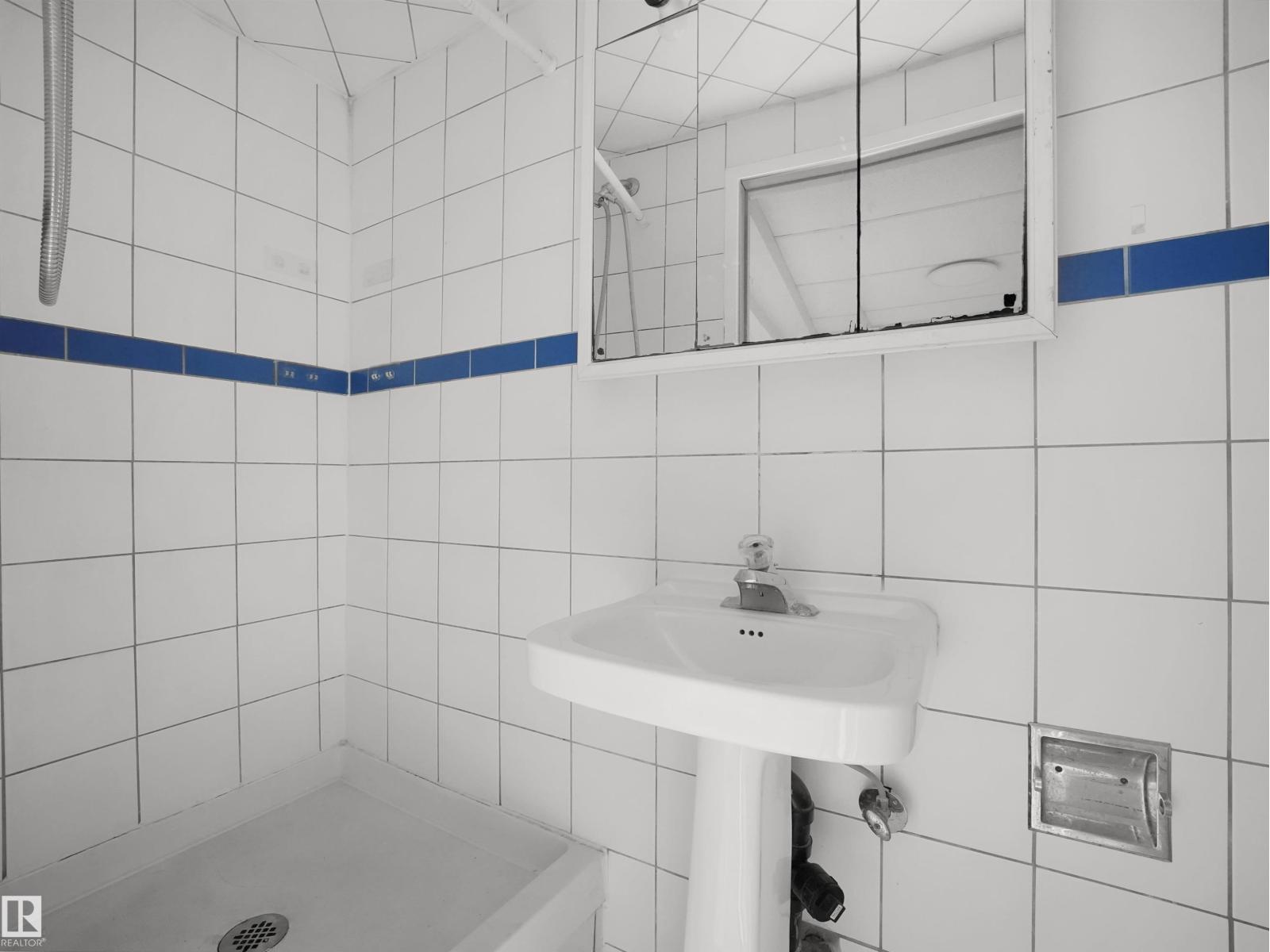 #6 14220 80 ST NW - 21