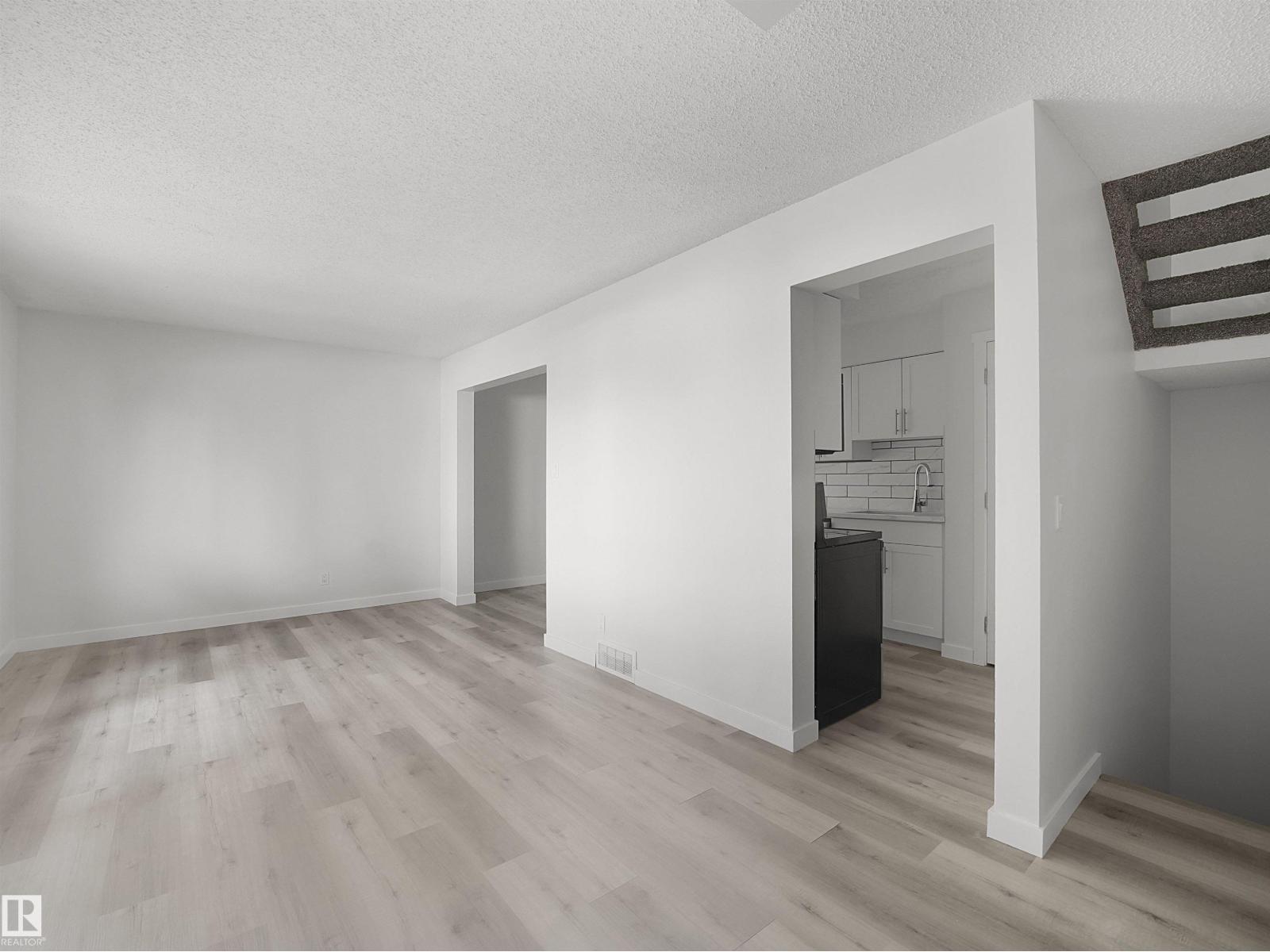 #6 14220 80 ST NW - Image 7