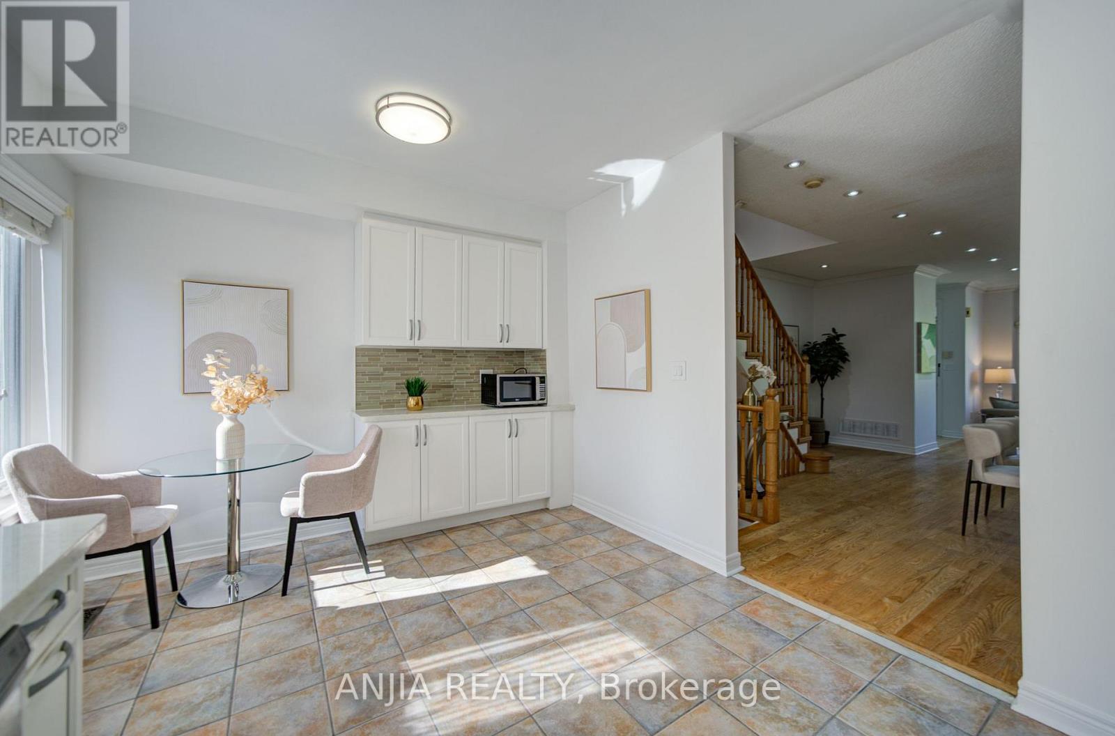 44 POND DRIVE - 18