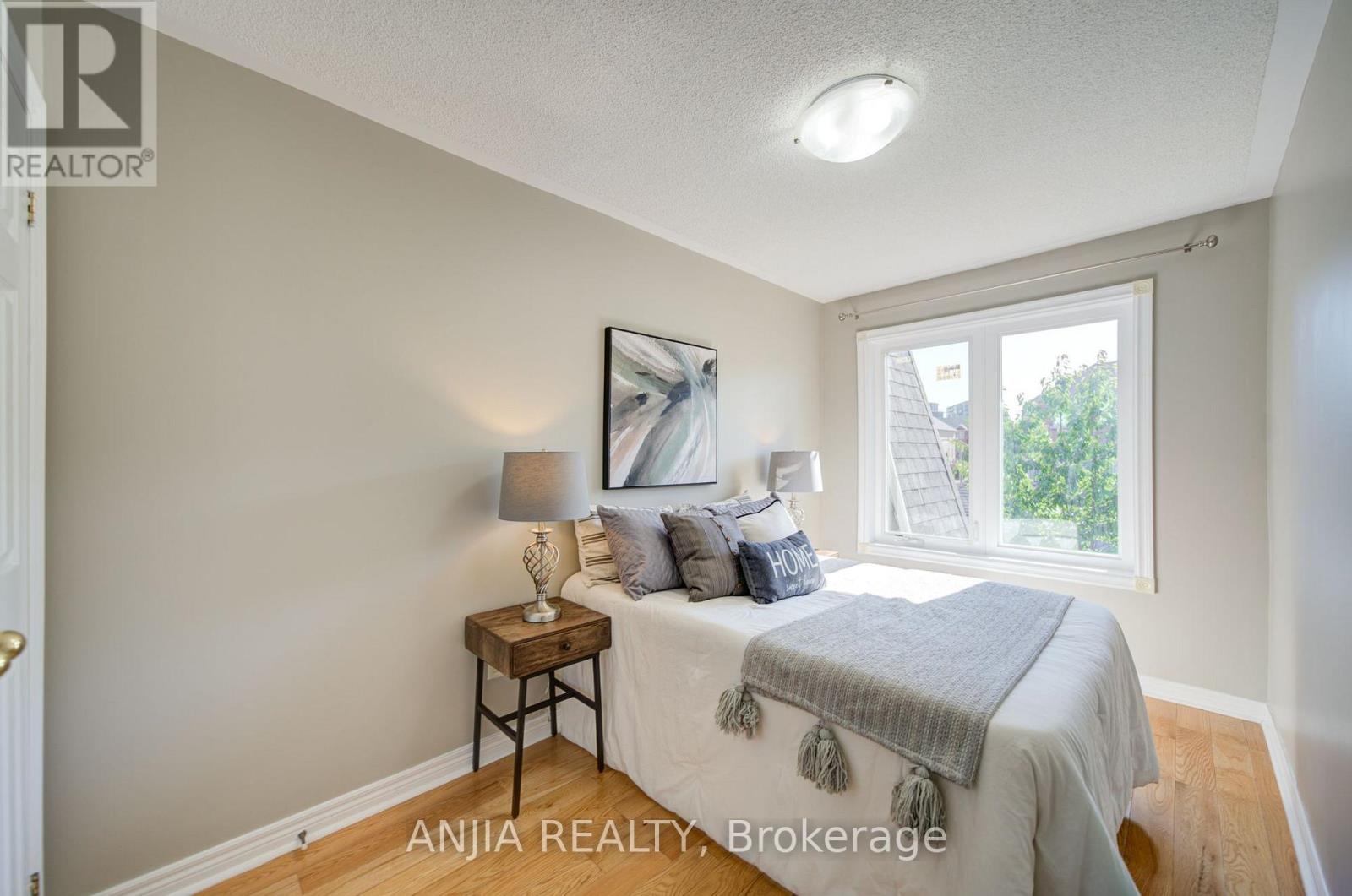 44 POND DRIVE - 24