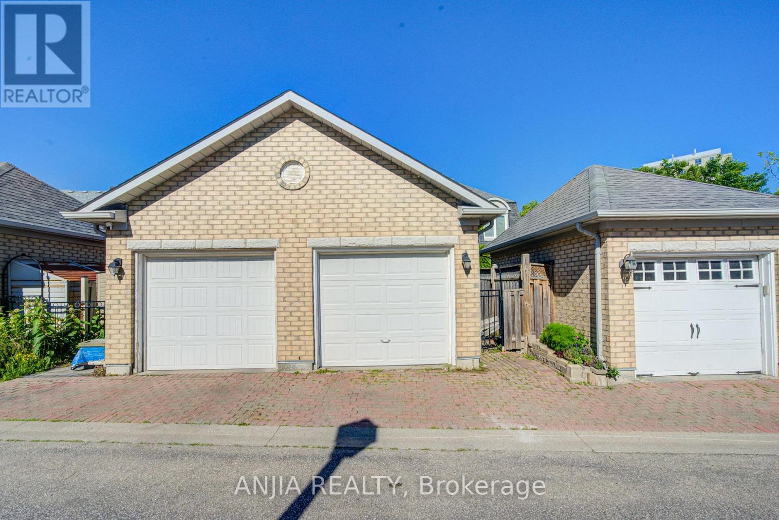 44 POND DRIVE - 41