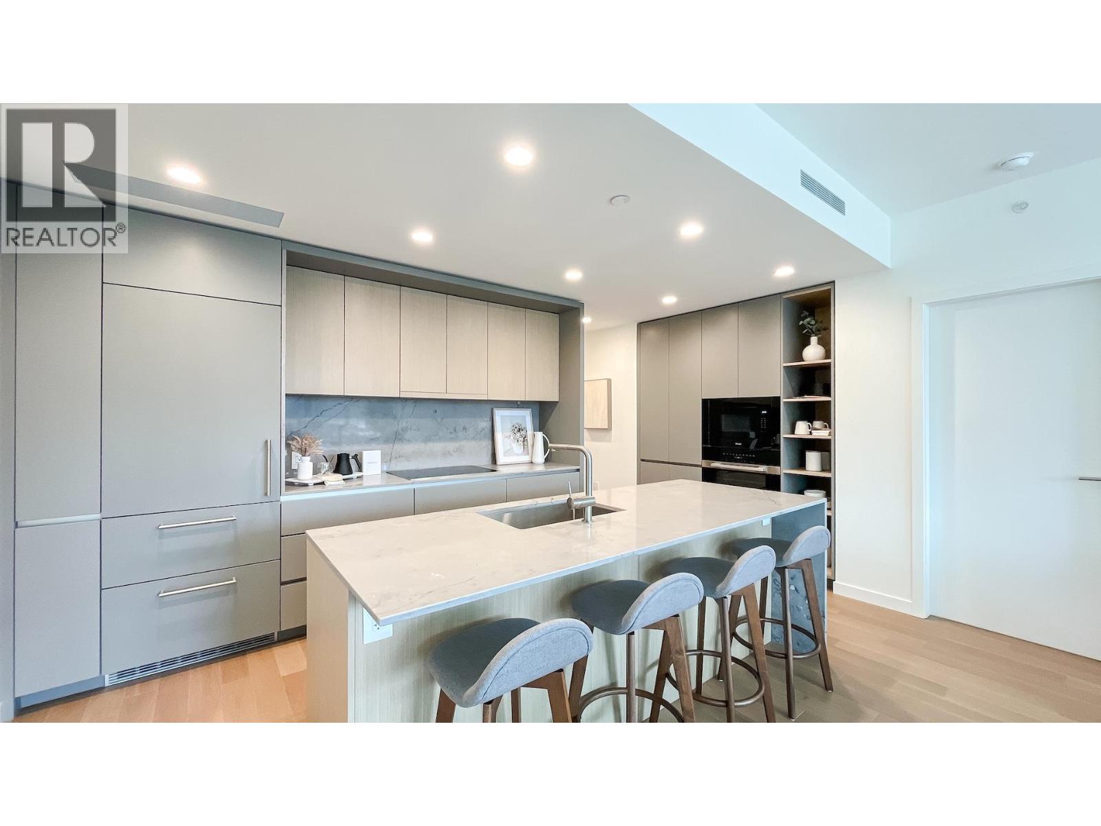 102 3963 UPLANDS WAY, West Vancouver — photo 3