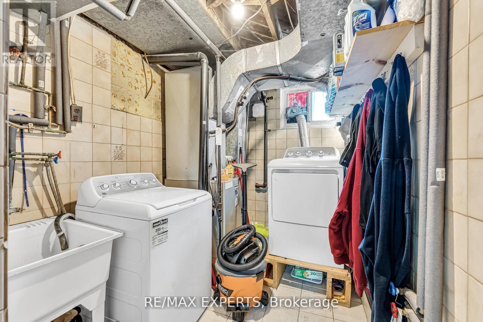 81 HAGAR AVENUE - 44
