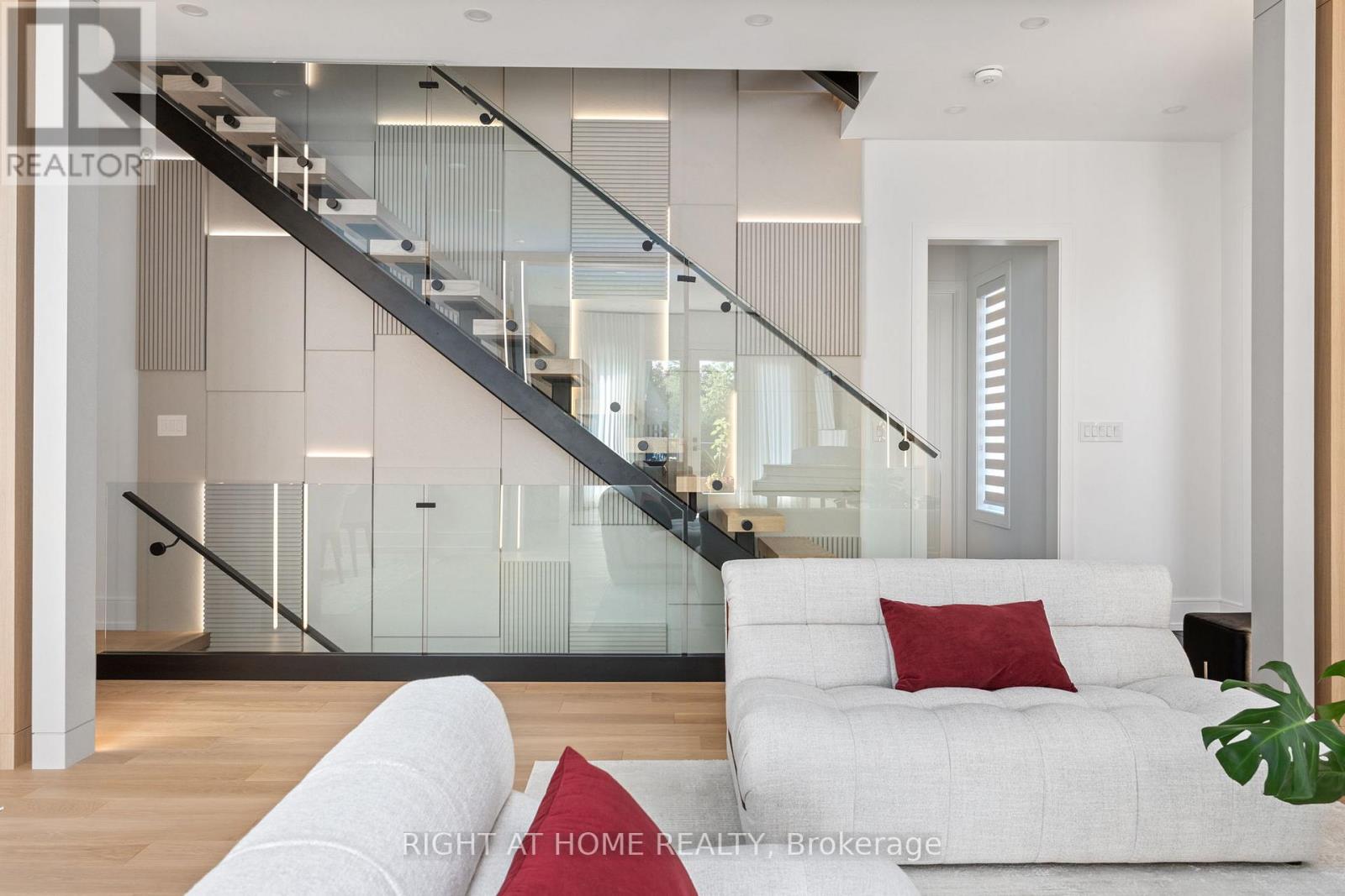 33 THORNDALE AVENUE - Image 13