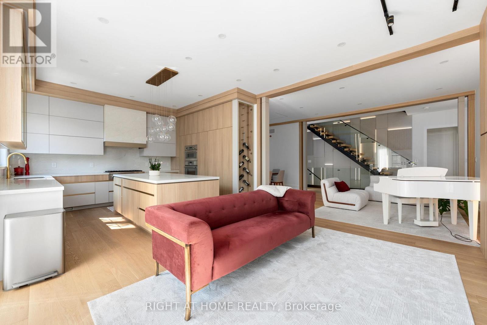 33 THORNDALE AVENUE - Image 16